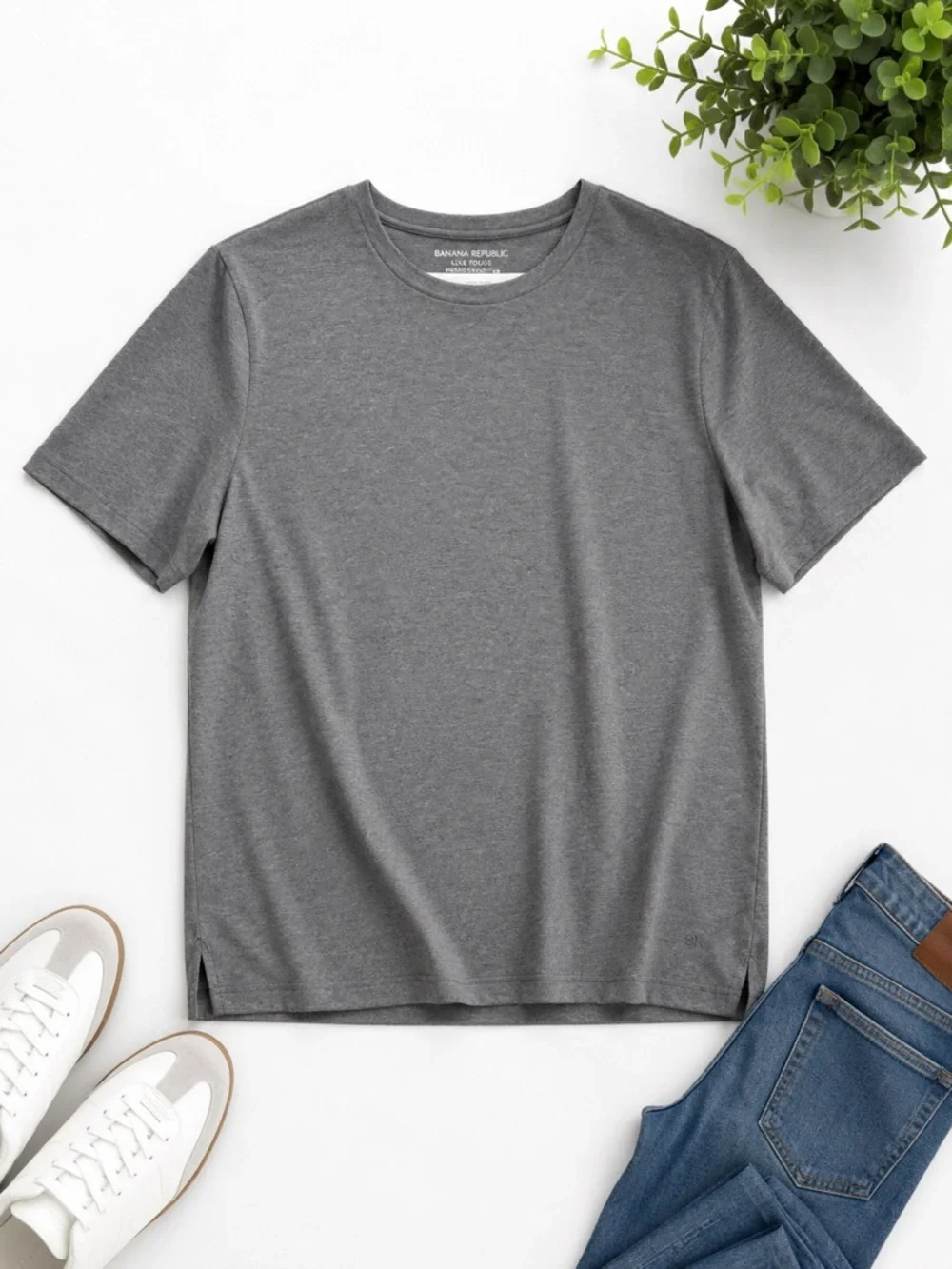 Banana Republic Luxe Touch Performance Tee Men’s Large Gray Crewneck
